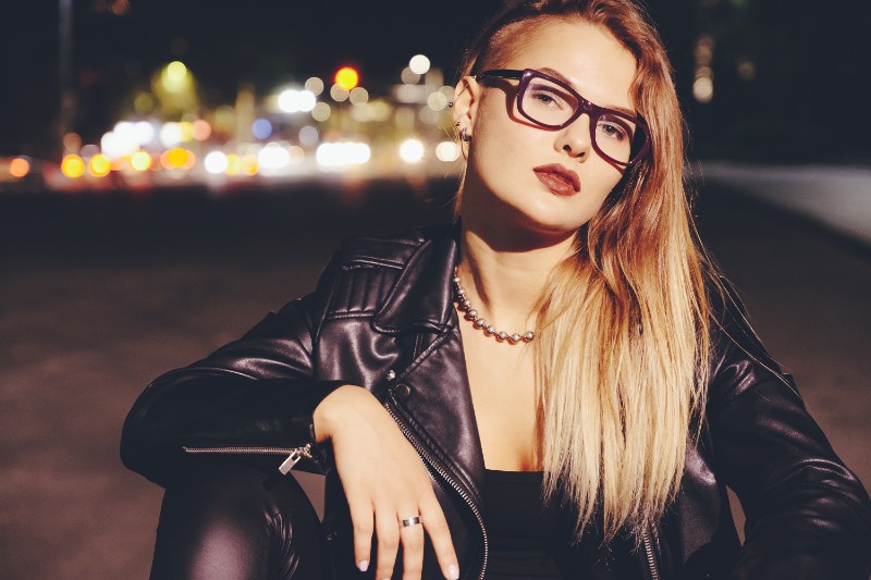femme SM en cuir
